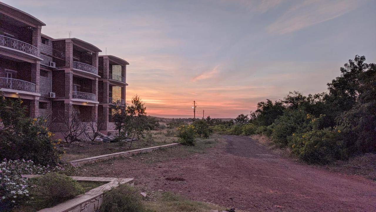 Kanthi Resorts Badami Bāgalkot المظهر الخارجي الصورة