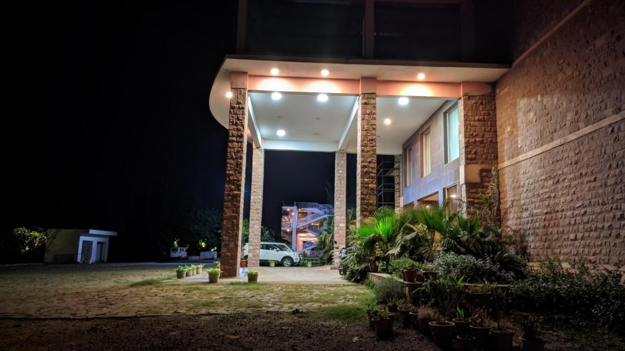Kanthi Resorts Badami Bāgalkot المظهر الخارجي الصورة