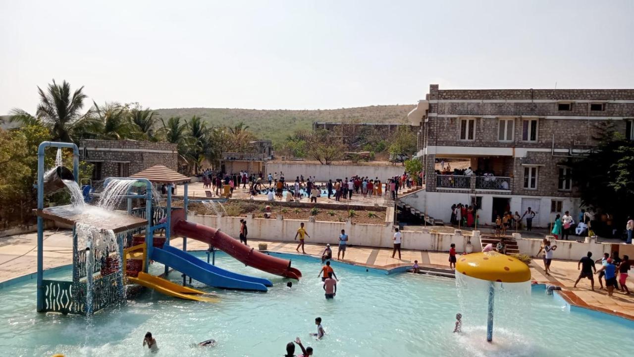 Kanthi Resorts Badami Bāgalkot المظهر الخارجي الصورة